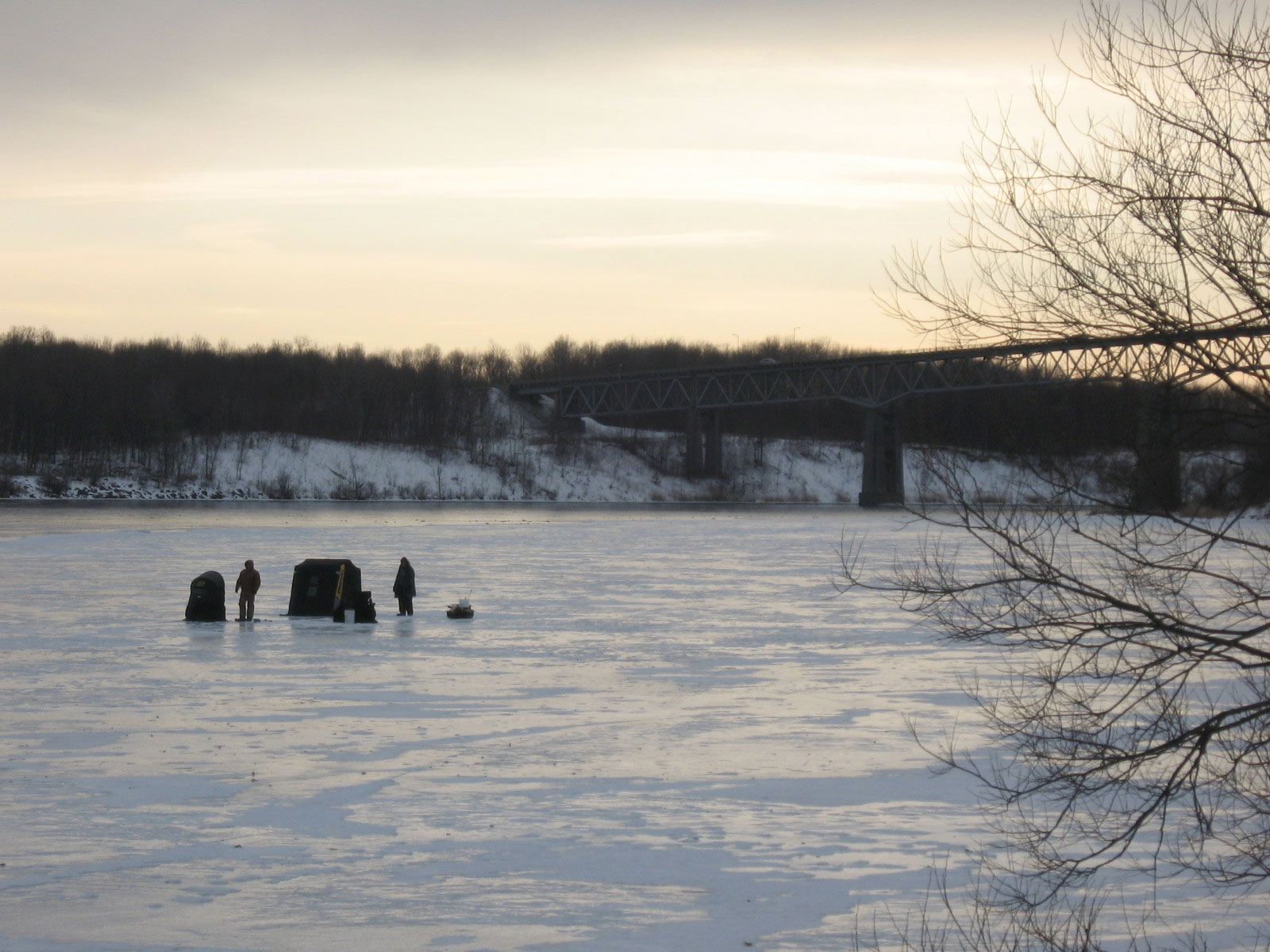 SNAPSHOT - Enjoying some ice fishing on the St. Lawrence