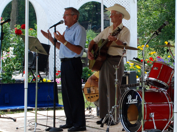 SNAPSHOT - Lauzon hosts his largest constituency picnic to date