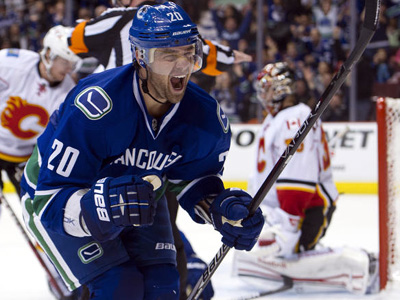 canucks beat flames
