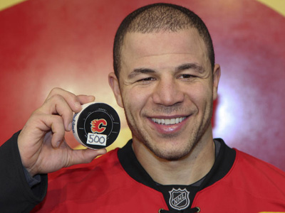 Home sweet home, Jarome Iginla notches milestone marker in victory over Minnesota