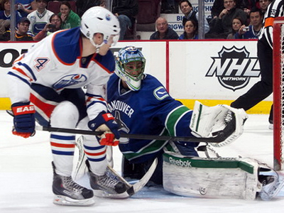 Luongo comes up big in Shootout to beat the Oilers