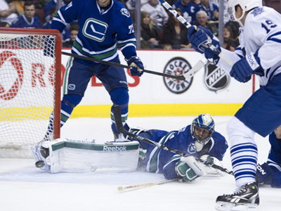 Canucks dominate and embarass the Maple Leafs with 6-2 drubbing