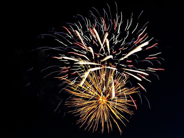 SNAPSHOT - Large crowd enjoys elite fireworks at Winterfest