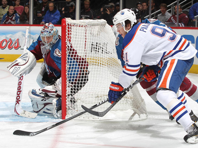 Oilers rout Avs in road swing finale