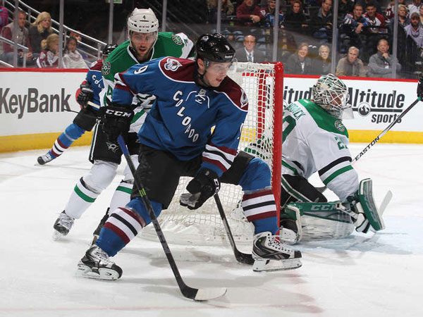 Avalanche end power-play drought, top Stars