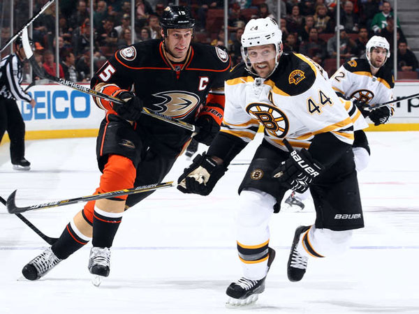 Ducks bounce back with win against Bruins