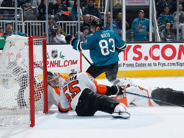 Sharks edge slumping Flyers on Nieto