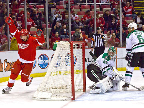 Helm, Weiss help Red Wings top Stars