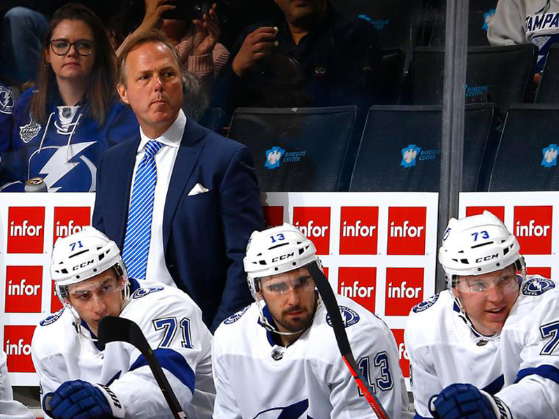 Cooper signs contract to remain Lightning coach
