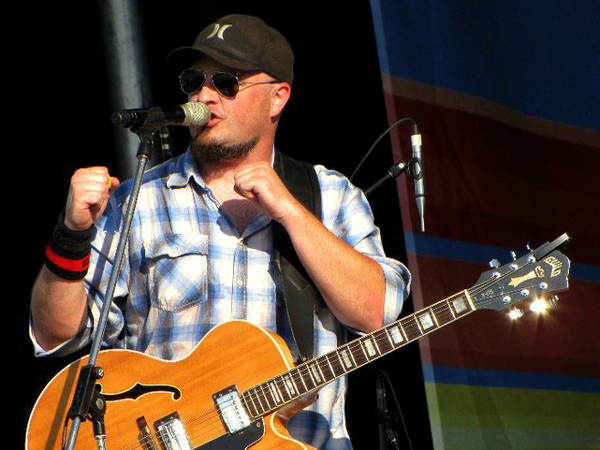 SNAPSHOT - Graham Greer ready to play on St. Lawrence Acoustic Stage