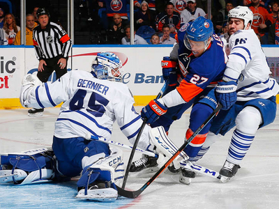 Isles prove too much for Leafs, win 3-2 at home