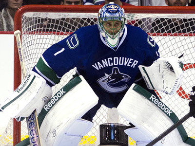 Canucks take it to Desert Dogs, winning in shootout