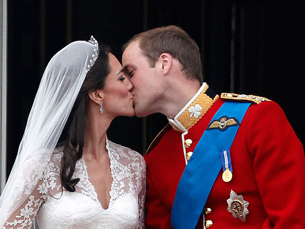 Thousands of local residents get up early to watch Royal Wedding