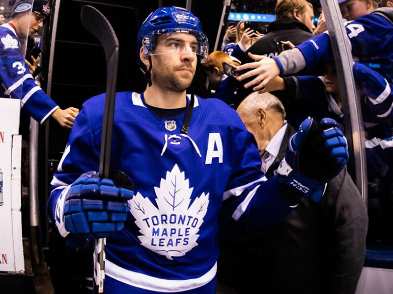 Tavares scores hat trick as Maple Leafs beat Flyers to snap 4-game skid