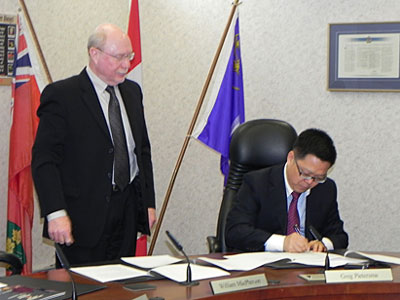 Upper Canada Leger Centre signs partnership with Chinese school